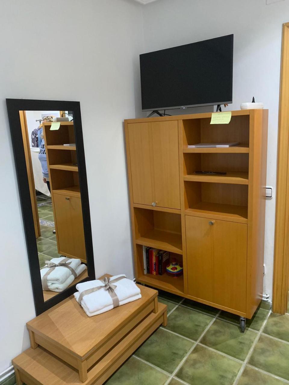 Private Rooms - Airport Sant Boi de Llobregat Exterior photo